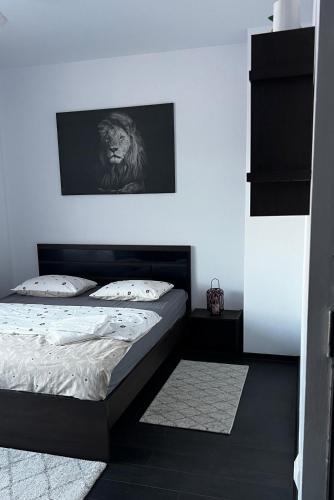 a bedroom with a bed and a picture on the wall at SCC2 Apartments in Cluj-Napoca