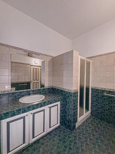 a bathroom with a sink and a mirror at Villa House in Miriswatta