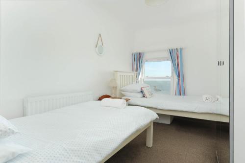 Gallery image of 2 Bed beach front apartment with spectacular views overlooking Viking Bay in Broadstairs