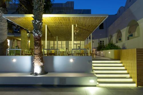 Φωτογραφία από το άλμπουμ του Kamari Beach Hotel  στο Καμάρι