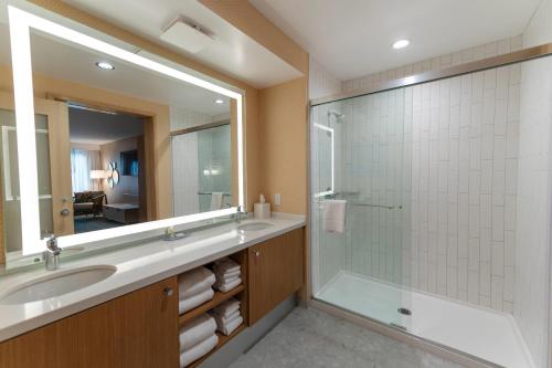 a bathroom with a sink and a shower at Howard Johnson by Wyndham Anaheim Hotel and Water Playground in Anaheim