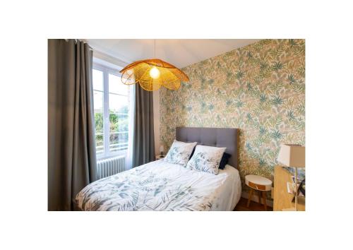 a bedroom with a bed and a window at Chez Fabienne et Olivier, chambre privative avec SDB et WC, Avranches Baie du Mont Saint Michel in Avranches