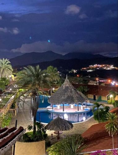 2 aptos 8 y 6 pax, nuevo, piscina, Pampatar, Margarita