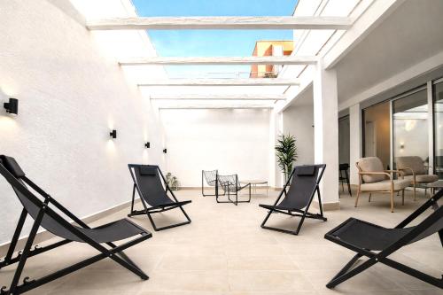 Contemporary Chic with Expansive Sun Patio