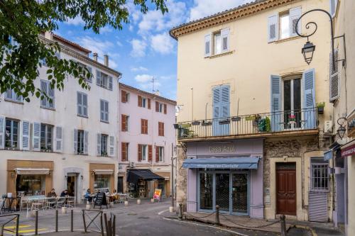 Old Town Studio with Balcony and AC - Beaches and Nightlife