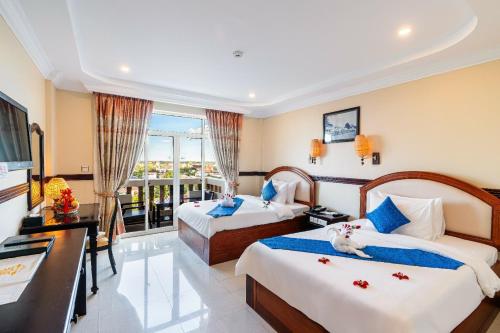 Llit o llits en una habitació de Classy Hotel & Spa