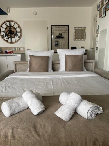Q&R Renting - Suites Design Modernes et Luxueuses- Confort Parking AC Mer