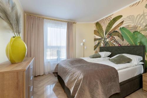 Przytulny Apartament z Balkonem i Parkingiem by Noclegi Renters