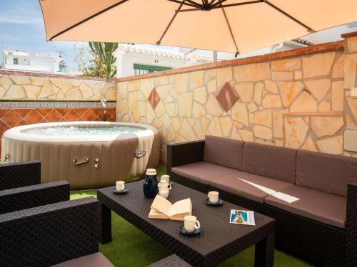 Foto Town Center House With Jacuzzi 1