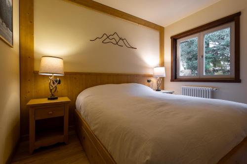 a bedroom with a bed with a mountain sign on the wall at Oga View Apartment in Oga