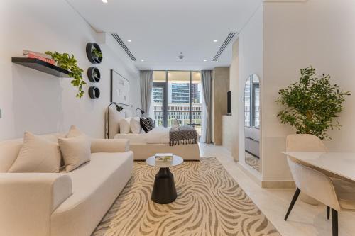 Bright & Cozy Studio at the Sterling East Business Bay