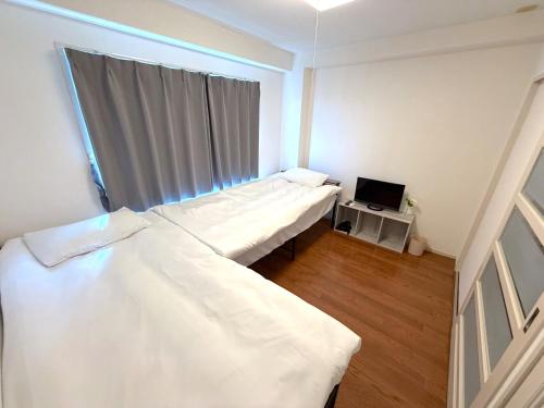 15 min by taxi from FUKUOKA Airport 7min Walk to Ijiri St Walk to Lalaport Max 4 Guests Free Wi-Fi