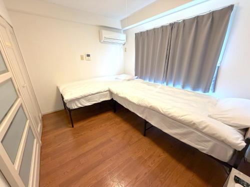 15 min by taxi from FUKUOKA Airport 7min Walk to Ijiri St Walk to Lalaport Max 4 Guests Free Wi-Fi