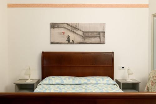 a bedroom with a bed and a painting on the wall at La vista sul Castello in Cerreto