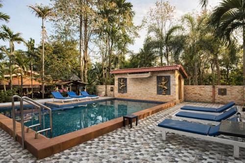 Kolam renang di atau dekat dengan Expat Resort