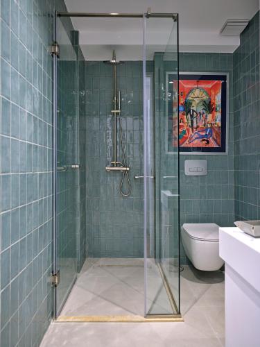 One Kolonaki , an elegant 2-bedroom apartment on Valaoritou pedestrian street