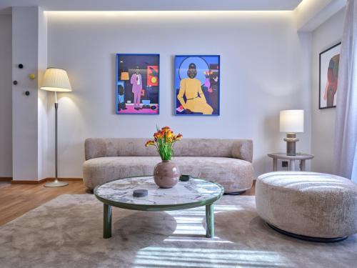 One Kolonaki , an elegant 2-bedroom apartment on Valaoritou pedestrian street