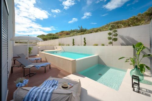 Deluxe Apartment with private heated pool on Žnjan Beach - Urban Nook