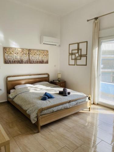 Azure House, Spacious and Bright, 1' to Metro
