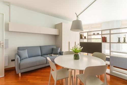The Boutique Houses - Duomo & Bocconi - Milan Apartment with Terrace - City Center