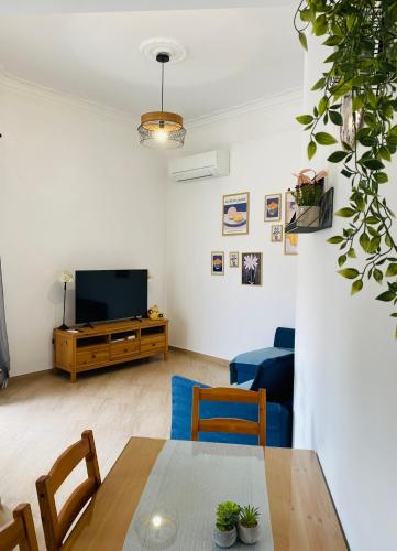 Azure House, Spacious and Bright, 1' to Metro