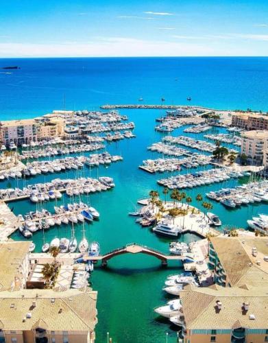 Studio Corail - Clim - WIFI - Parking - Piscine - Front de mer - Proche commerces et centre ville