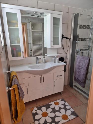 a bathroom with a sink and a shower at Rebenhaus St Martin in Sankt Martin