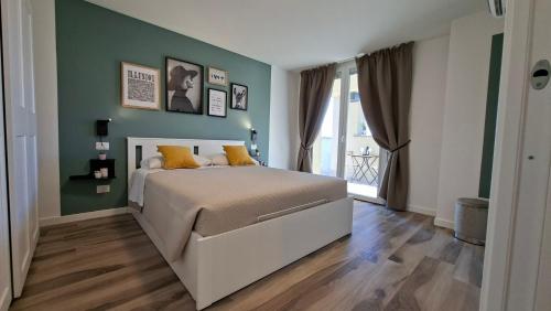 Bright apartment with terrace and free parking