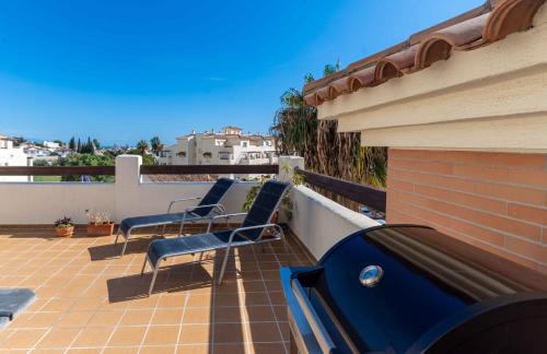 Large Penthouse with big terrace and great views, Easy walk to Restaurant, Folf and Padel