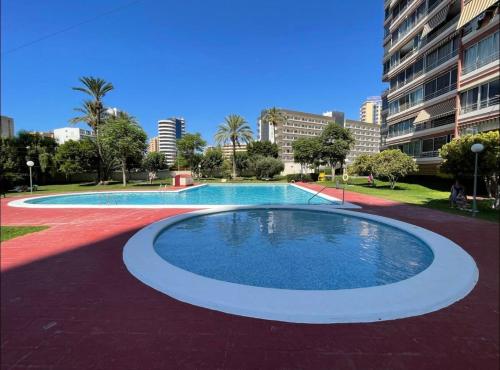ZONA INGLESA VIP Habitación Privada Moderna en playa levante Benidorm habitación funcional apartamento compartido