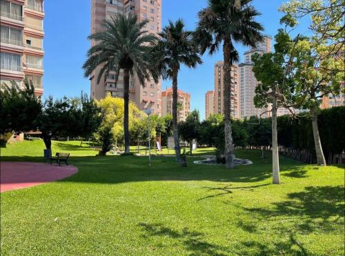 ZONA INGLESA VIP Habitación Privada Moderna en playa levante Benidorm habitación funcional apartamento compartido