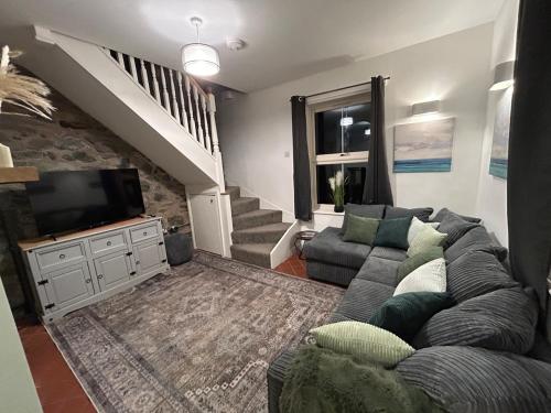 a living room with a couch and a tv at 2 bed house sleeps 4 centre of Welshpool Parking in Welshpool
