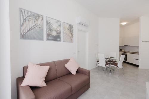 GoHost - Tacito Modern Retreat