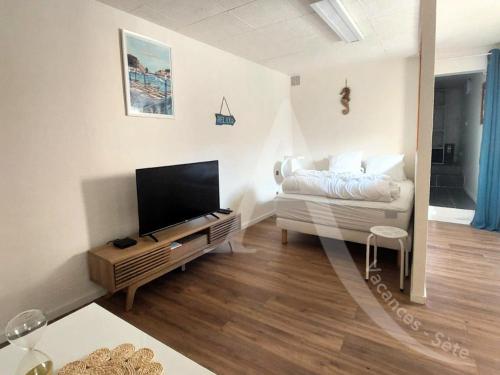 Studio independant avec climatisation, wifi et espace exterieur