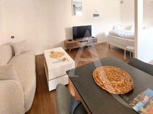 Studio independant avec climatisation, wifi et espace exterieur