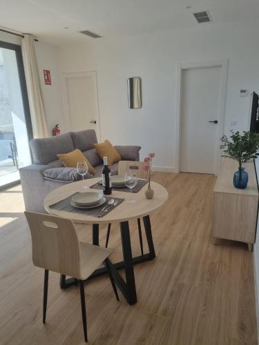 a living room with a table and a couch at Apartamentos EL FONTANAR in Almagro