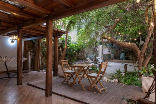 Small Garden Oasis in the center of Rome