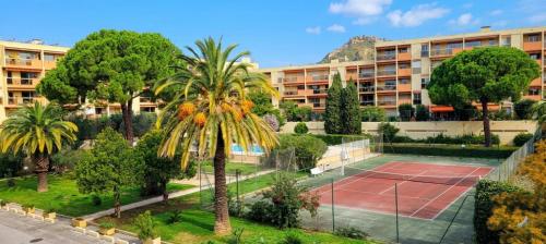T2 au calme avec piscine, tennis, parking