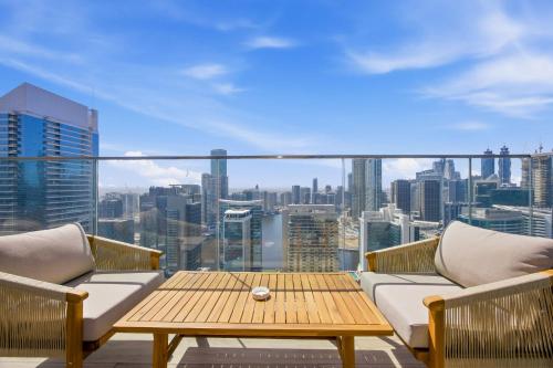Imperial Avenue 3BR, Canal View, Infinity Pool, Downtown