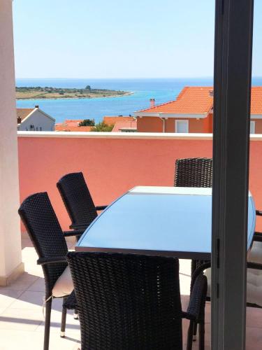 Addy Novalja App with Sea View