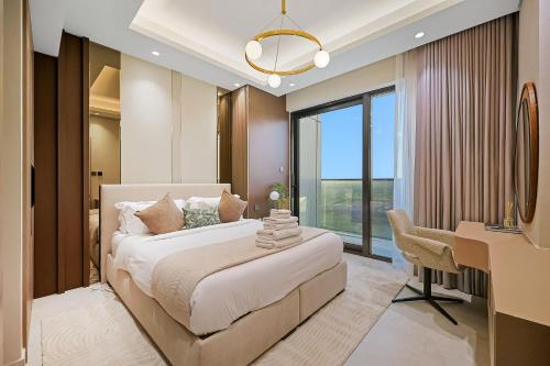Cloud Tower 2BR, High-Floor City View, Pool and Gym, JVT