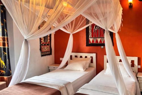 เตียงในห้องที่ Volcano View