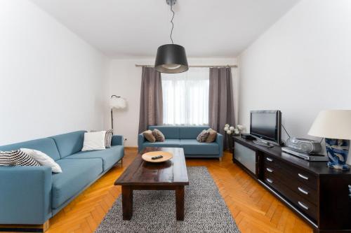 Grzegórzki Spacious Apartment by BookingHost