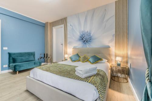 a bedroom with a bed and a blue wall at Casa flowers in Ciampino