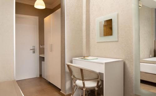 a small room with a white desk and a chair at Begovina in Marmaris