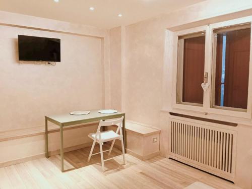 a small room with a table and a television on the wall at La Casina in Terminillo