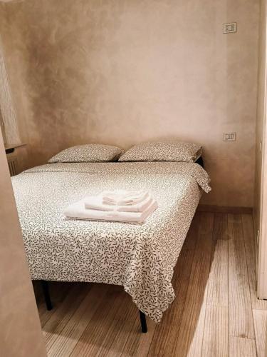 a bed with two white towels on top of it at La Casina in Terminillo