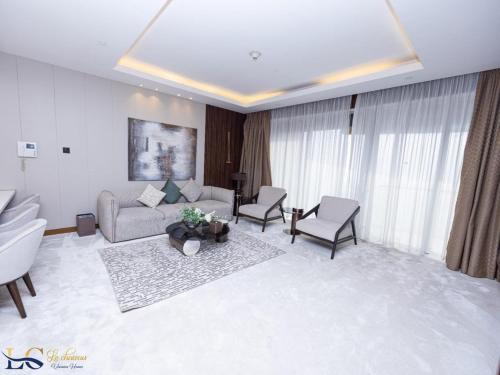 1 BR-Le Chateau Vacation Homes, Fashion Avenue Residence