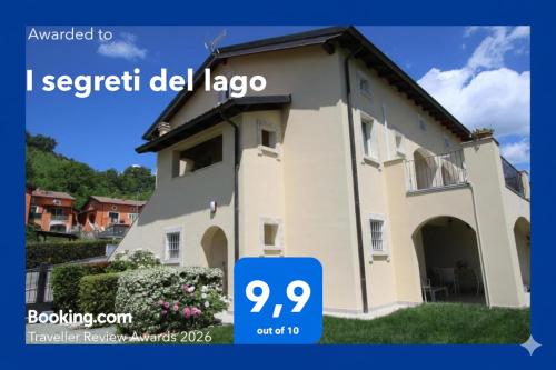 a house with a sign that reads i secret delle laagna at I segreti del lago in Piediluco