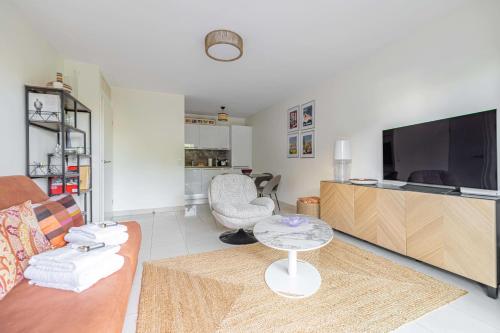 Spacious Apartment a c 1BR 4P – With Pool